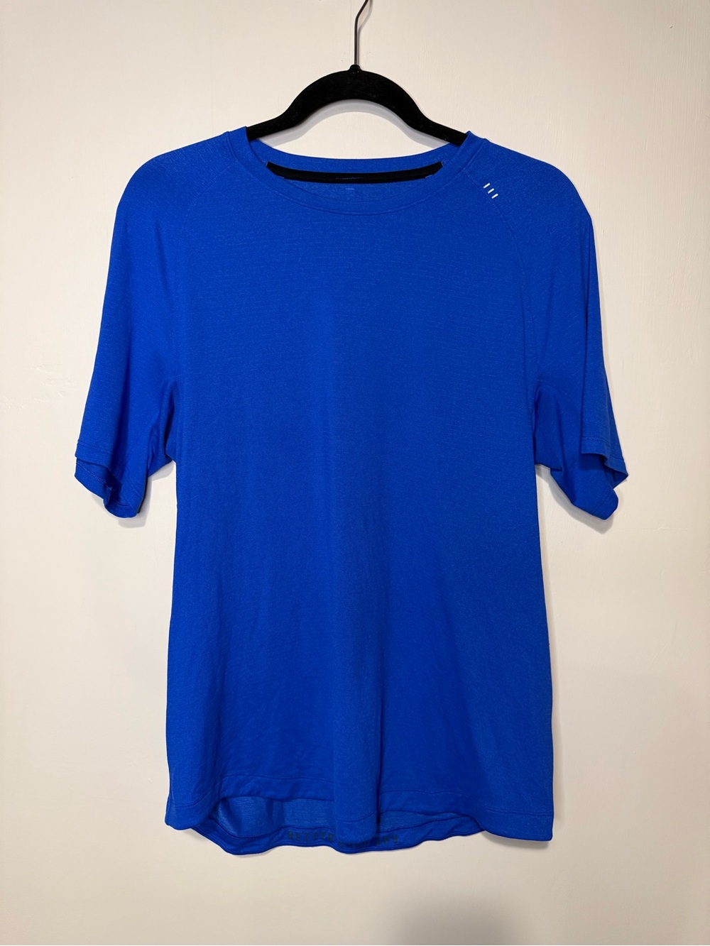 Lululemon Mens License to Train Short Sleeve Shirt Bright Blue Size Small